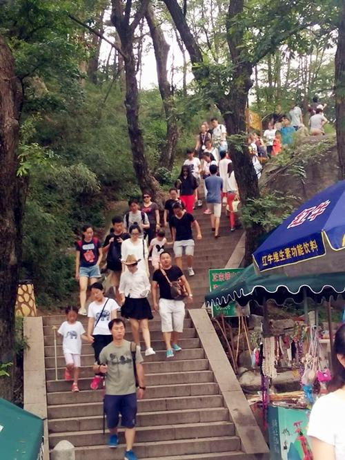 山清水秀北九水 小長假期間加強(qiáng)管理迎客忙