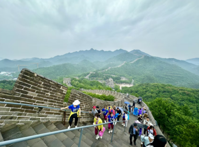 端午首日八達(dá)嶺再現(xiàn)“水墨丹青”奇景，園區(qū)多措并舉保障游客體驗(yàn)